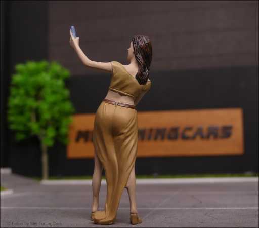 1:18 Selfi Women Figur